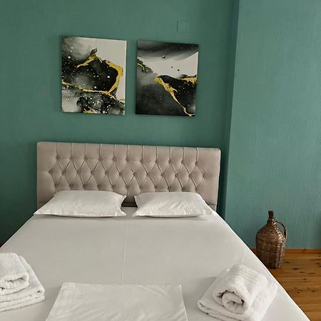 Vrenjo Guesthouse Гирокастра Экстерьер фото