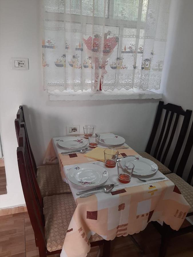 Vrenjo Guesthouse Гирокастра Экстерьер фото