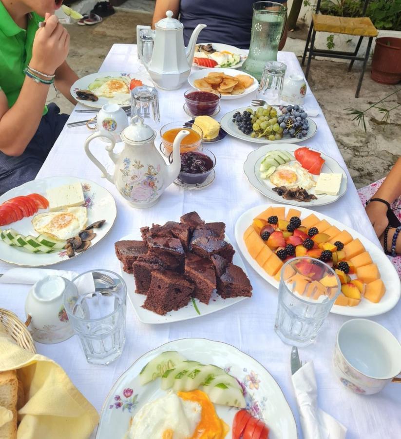 Vrenjo Guesthouse Гирокастра Экстерьер фото