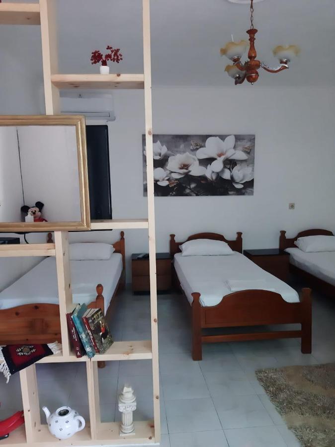 Vrenjo Guesthouse Гирокастра Экстерьер фото