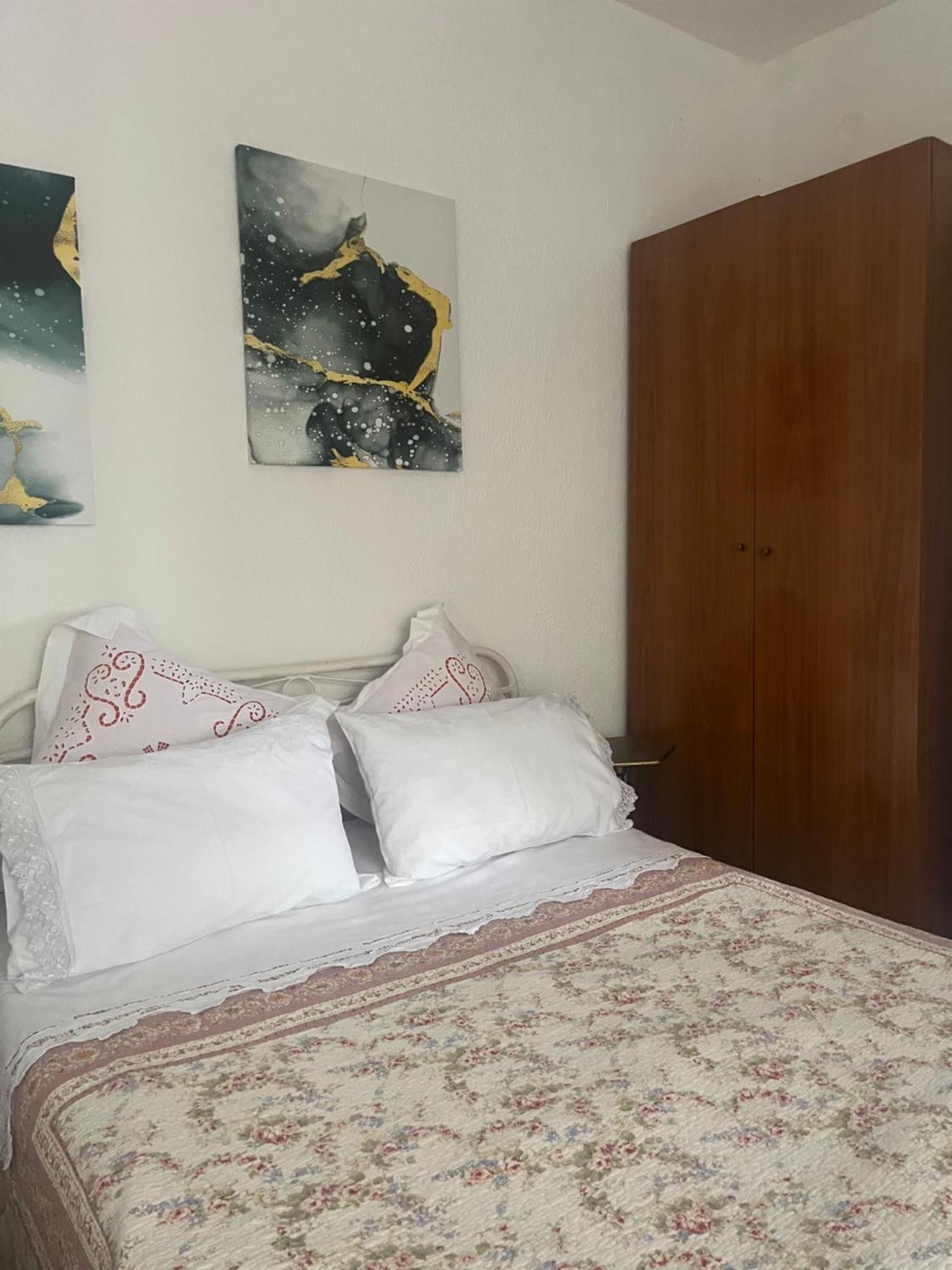 Vrenjo Guesthouse Гирокастра Экстерьер фото