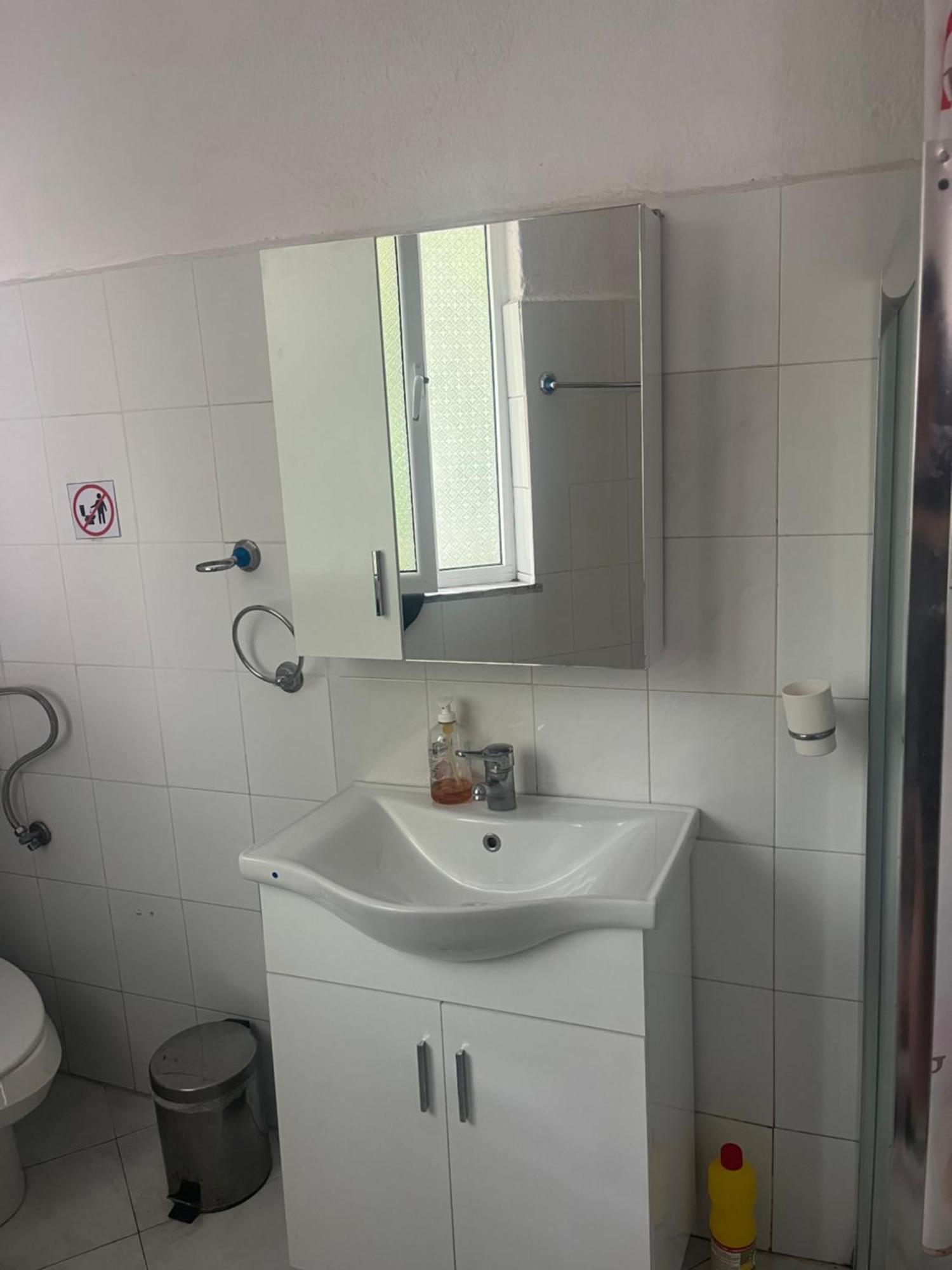 Vrenjo Guesthouse Гирокастра Экстерьер фото