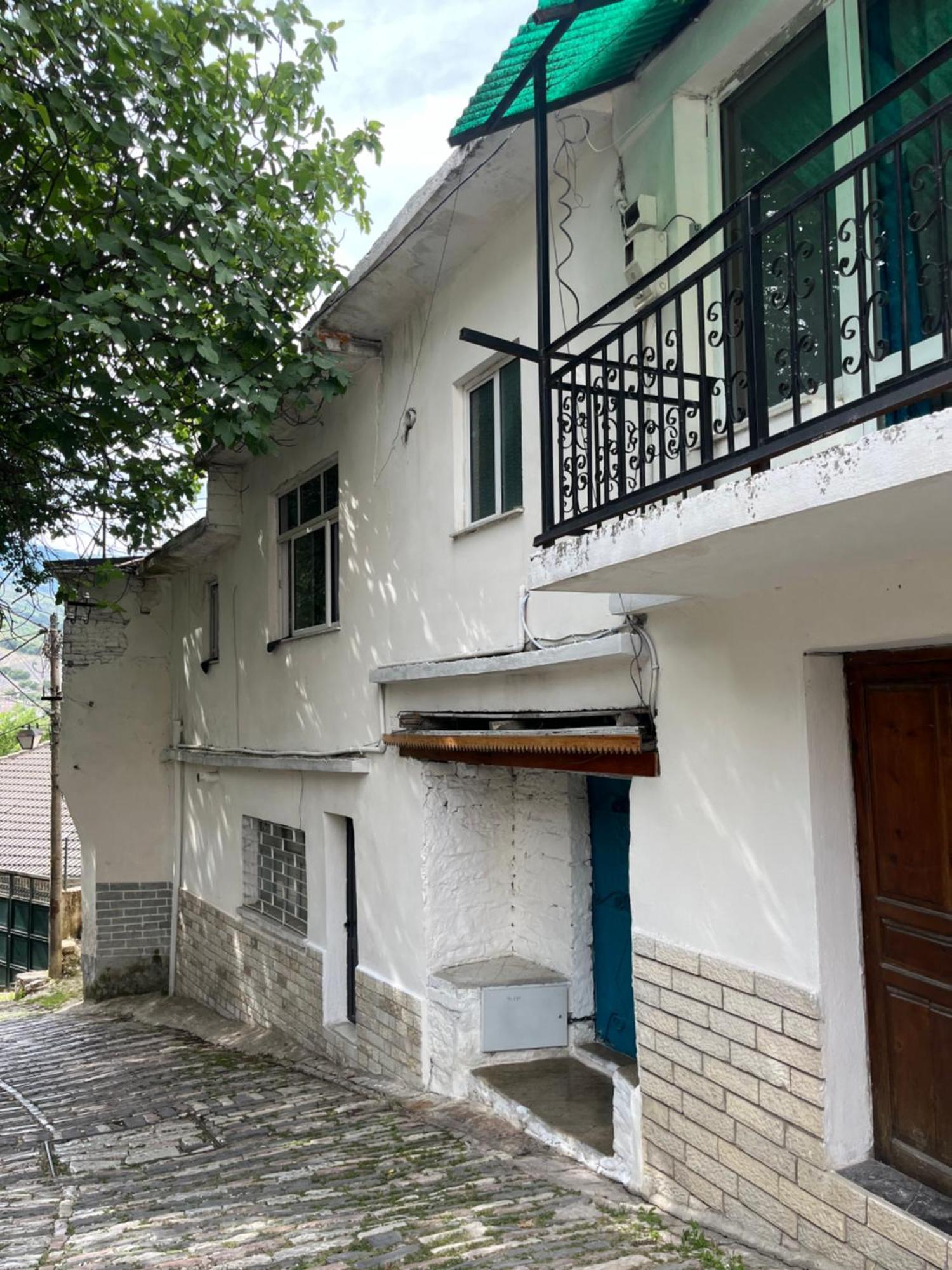 Vrenjo Guesthouse Гирокастра Экстерьер фото