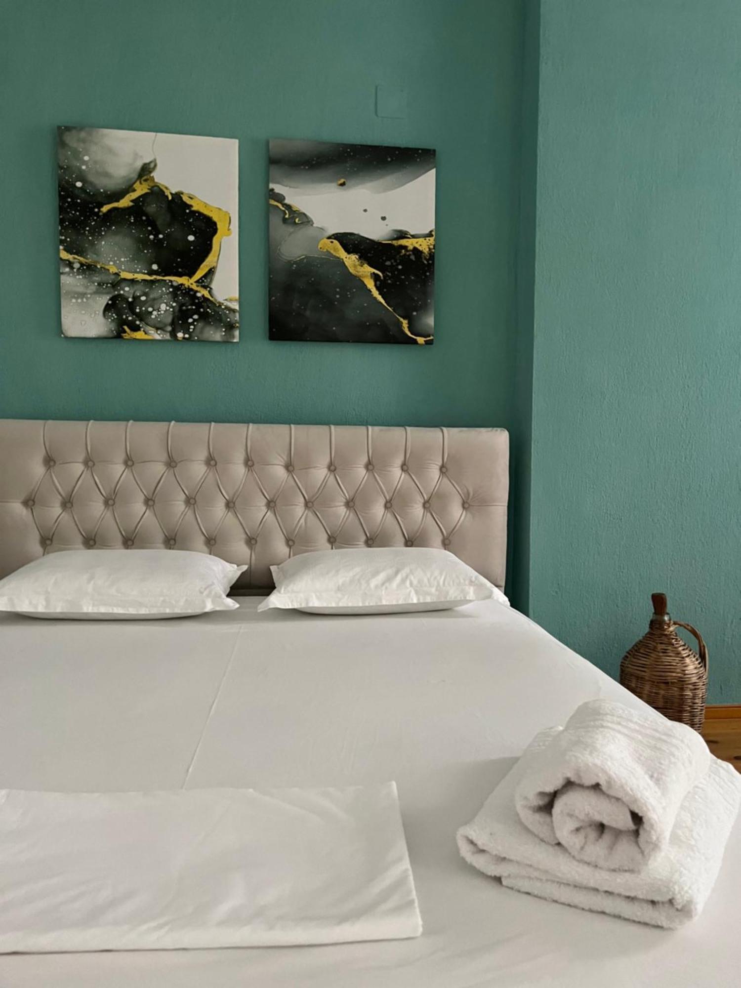 Vrenjo Guesthouse Гирокастра Экстерьер фото