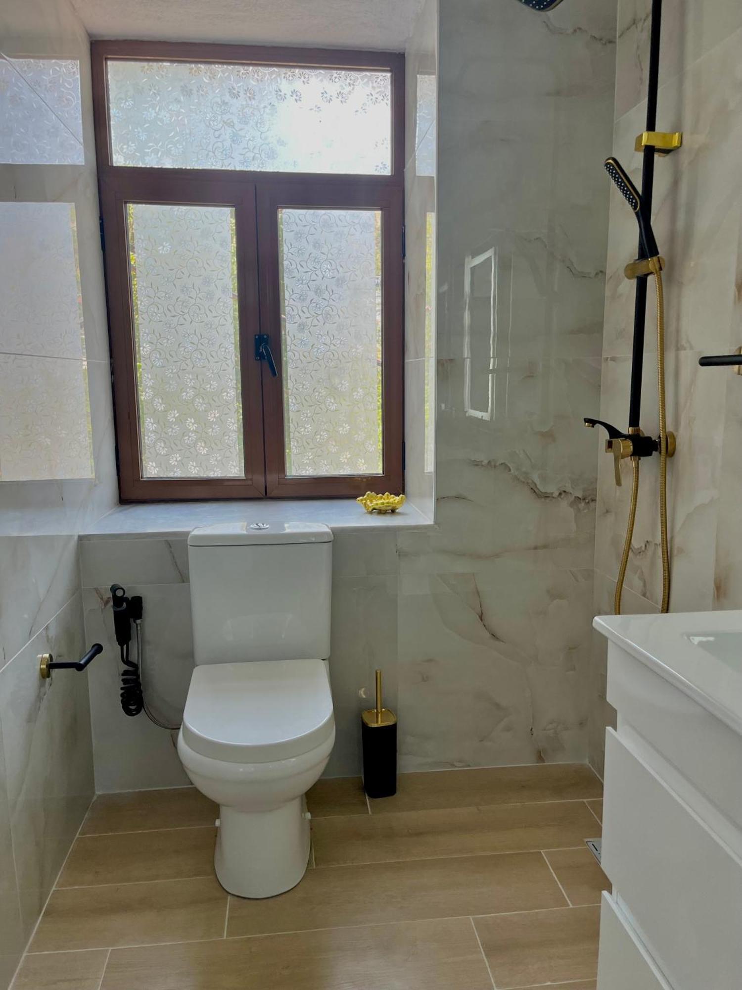 Vrenjo Guesthouse Гирокастра Экстерьер фото