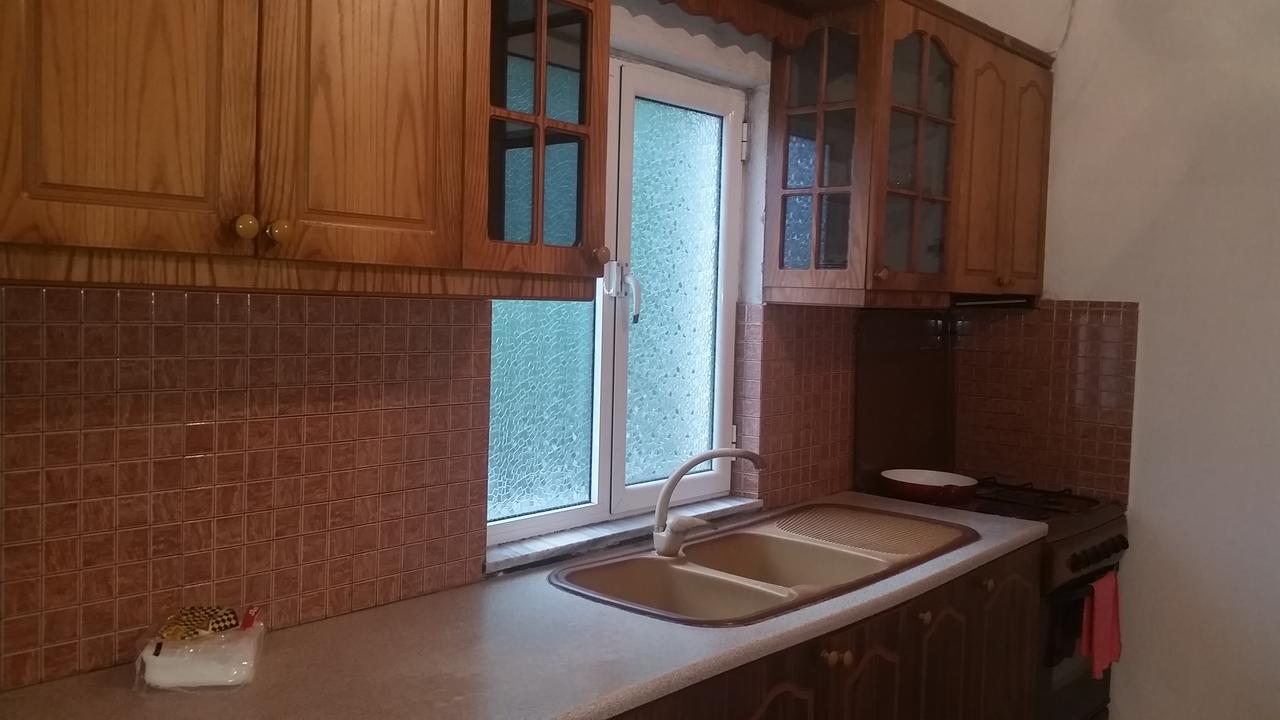Vrenjo Guesthouse Гирокастра Экстерьер фото